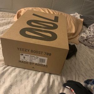 Yeezy 700 Inertia V1